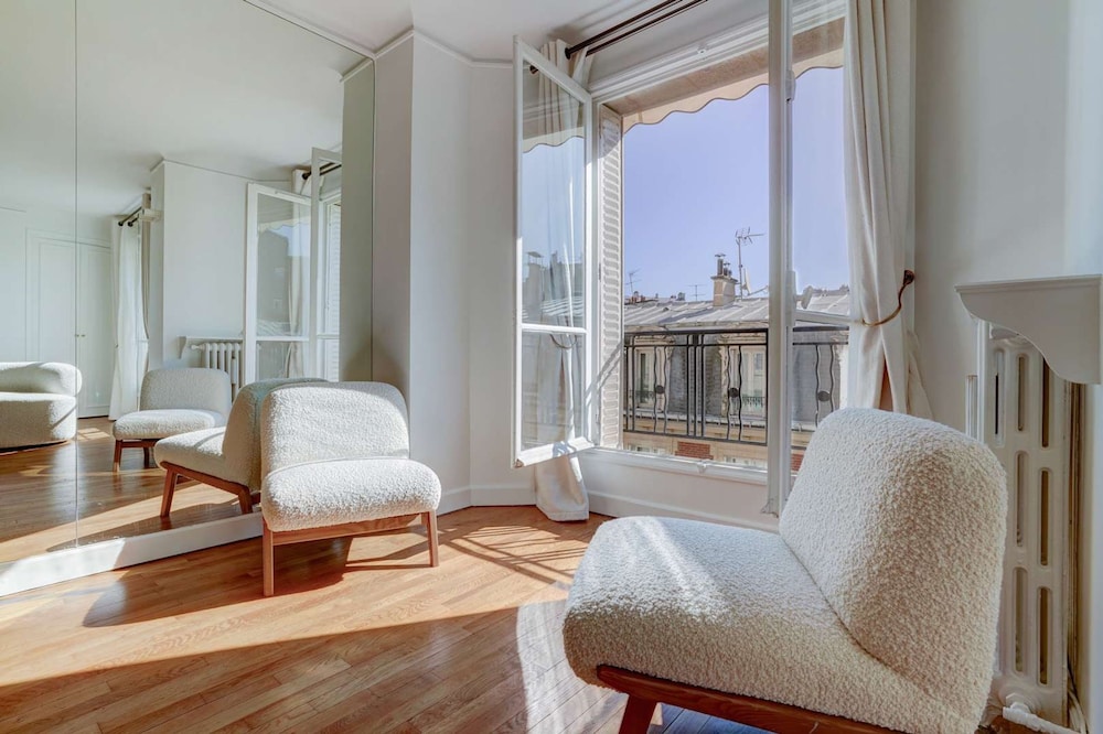 Passy Glow 2BR Home in the 16th Arrondissement