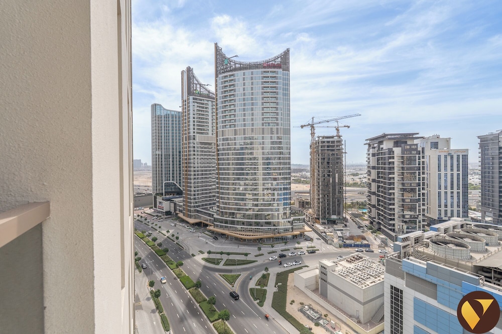 Elegant 2BR Canal View Near Dubai Mall