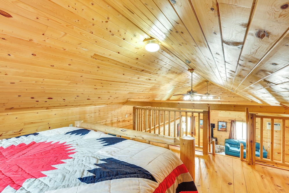 Wraparound Deck & Grill: Deadwood Cabin view 2