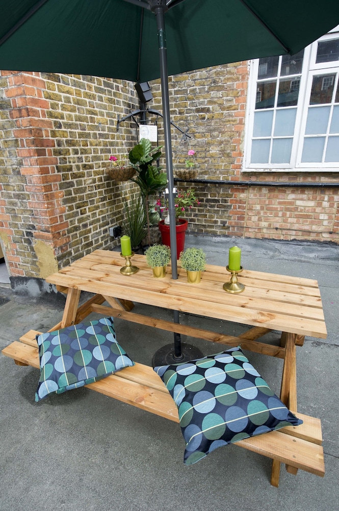 outdoor bbq area