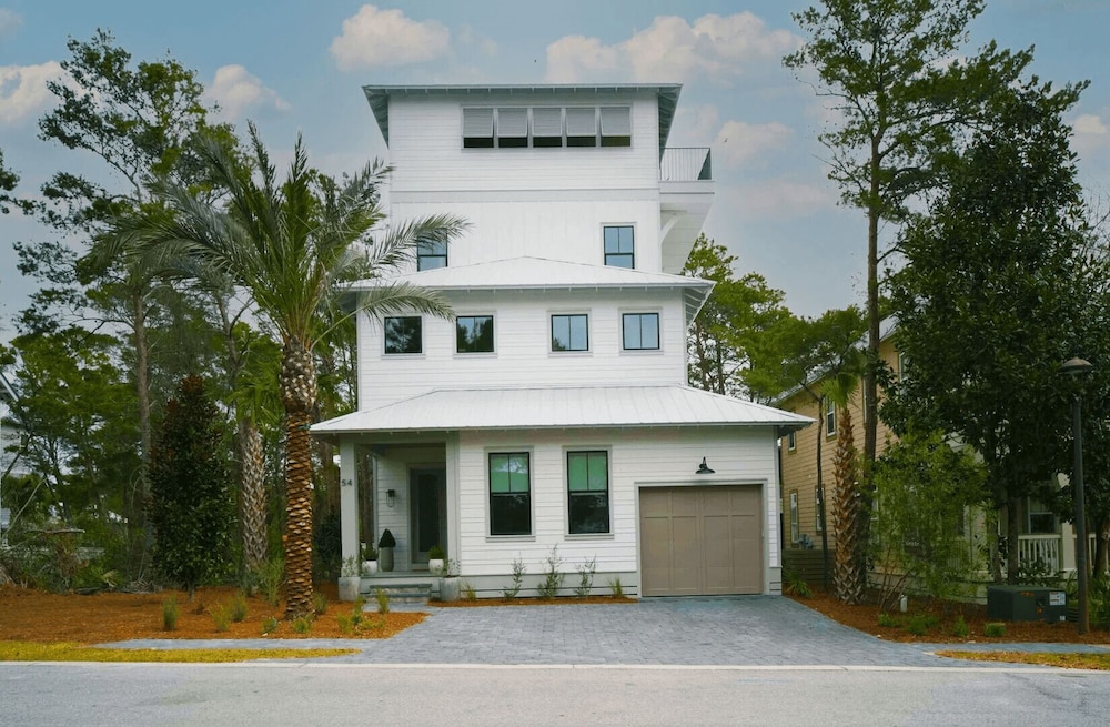 Beauty and the Beach by Avantstay Rooftop w/ Gulf Views, Pool Access