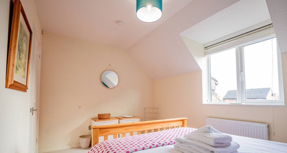 Host Stay Chichester Close