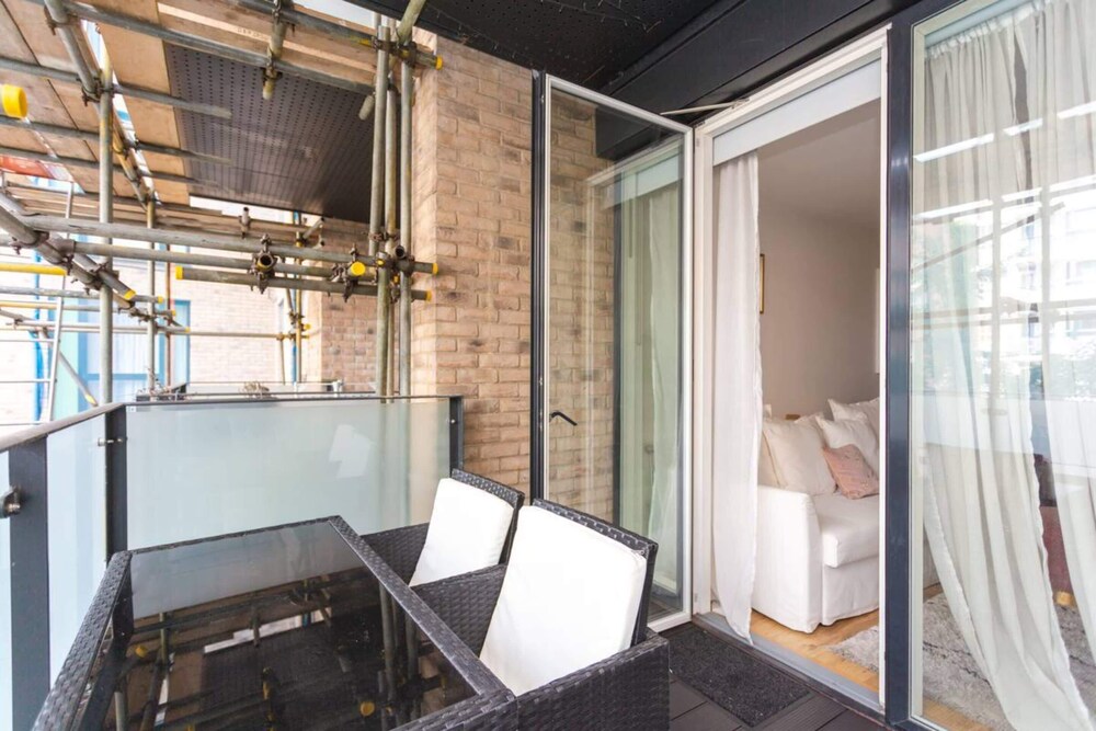 Fantastic 1 Bedroom Apartment in East London With Balcony