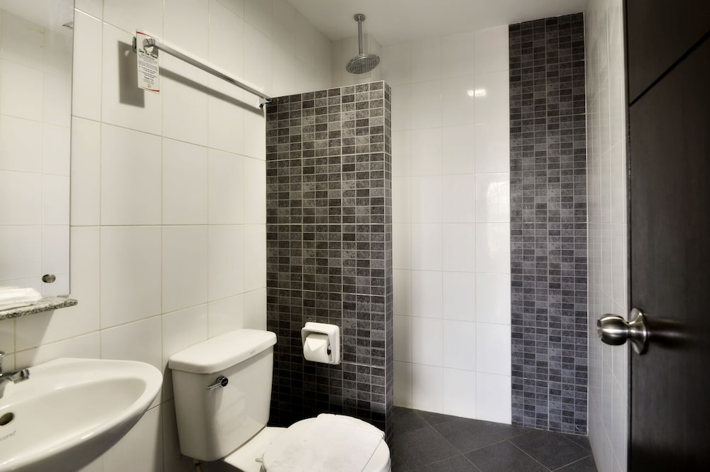 Cebu Vacations - Express Inn - Cebu Hotel - Property Image 40