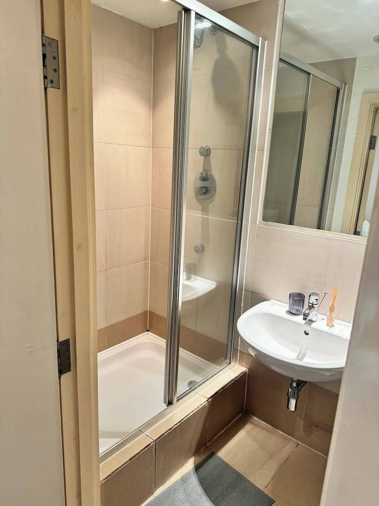 2 Bedrooms - Sleeps 4 - Parking - Petok