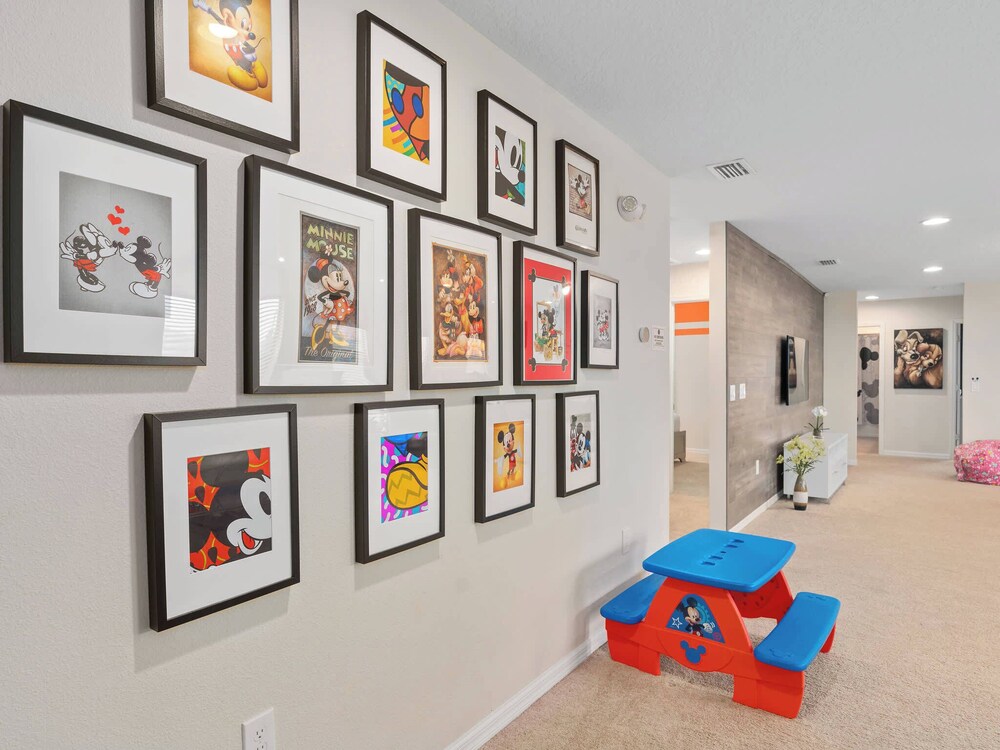 Family Fun Retreat Near Disney With Game Room & Themed Bedrooms