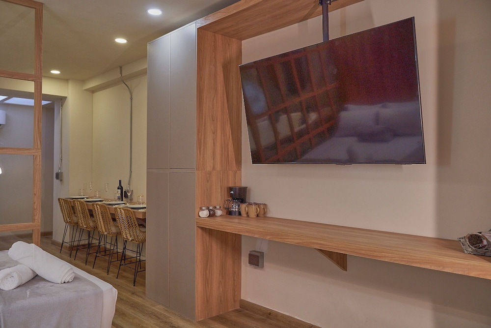 ONE APARTMENTS LLERAS