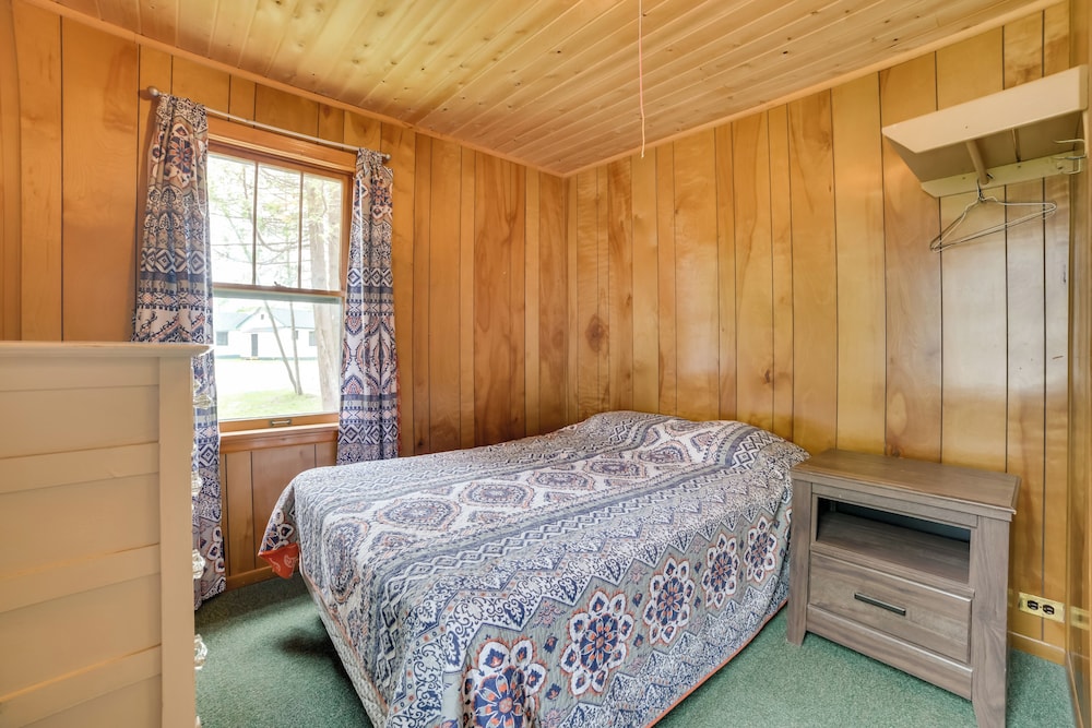 Steps to Lake: Cedarville Cabin w/ Community Perks