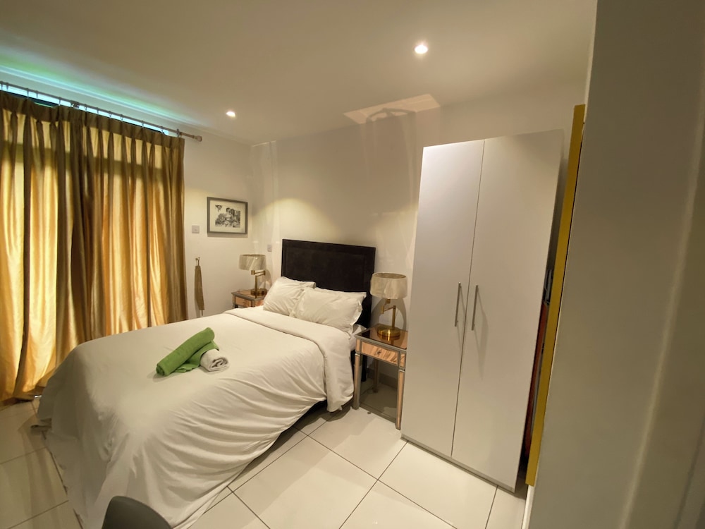 Splendid Apartments at Embassy Gardens