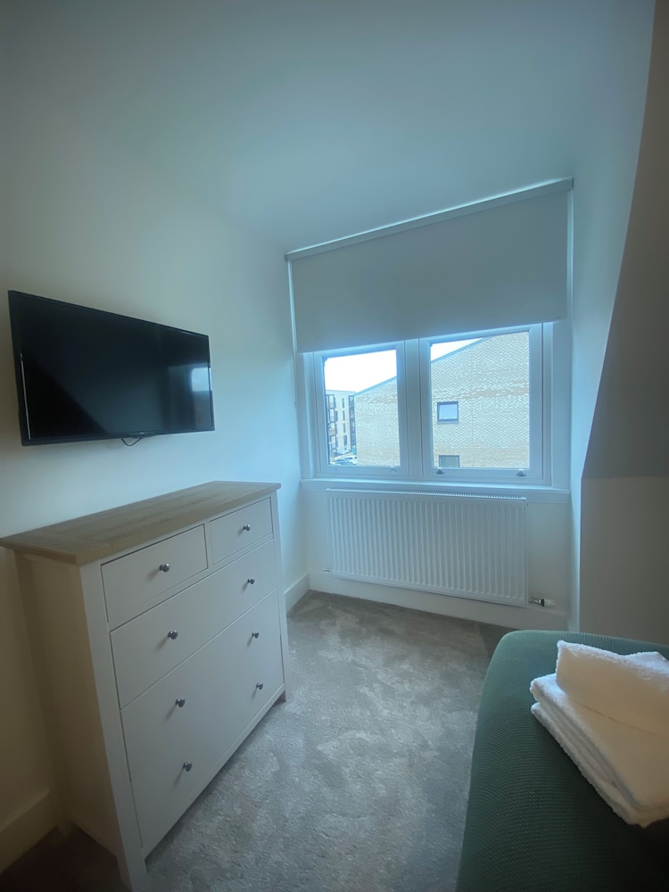 Central Paisley Apartment- Airport/glasgow Access