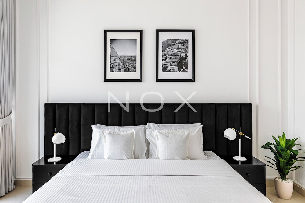 2BR 908 Bay Square B13