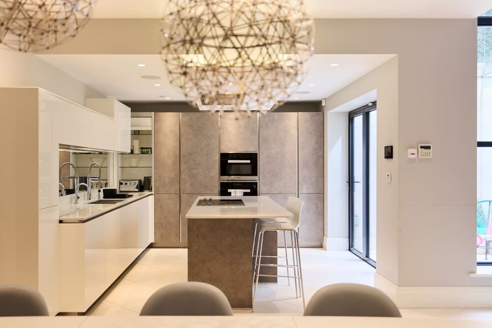 The Regent s Park Scenery - Spacious 3bdr House w Garden and Study Room