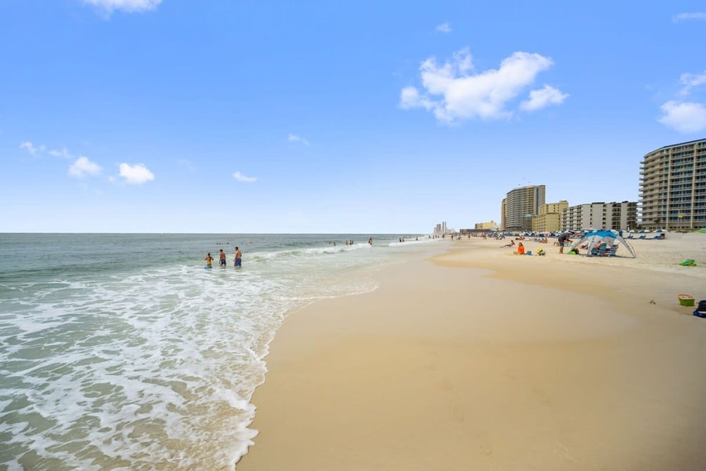 Don t Worry Beach Happy 6 BR 4 BA Sleeps 20
