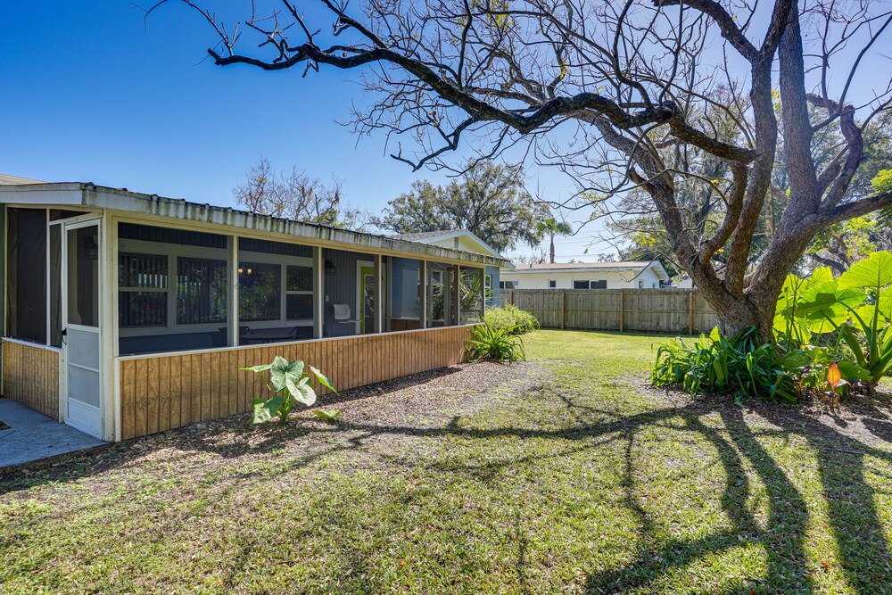 Vibrant Lakeland Home: 1 Mi to Lake Hollingsworth!