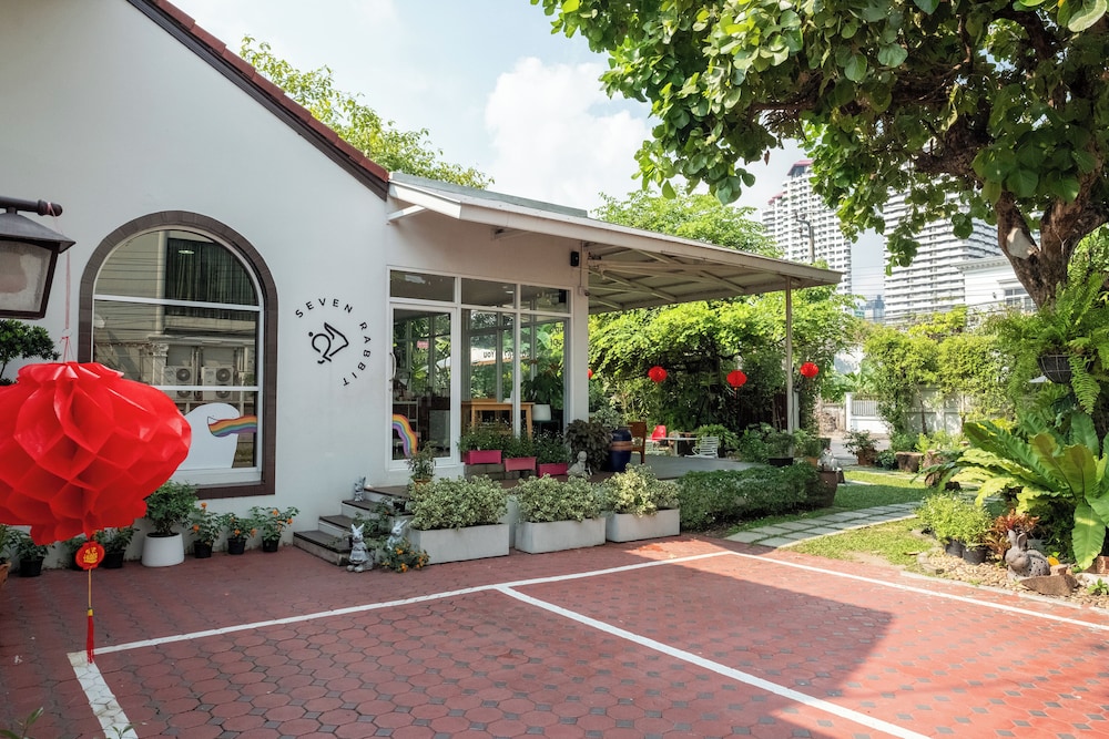 Seven Rabbit House