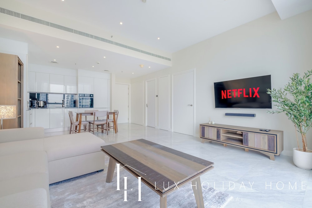 LUX Pad Executive Suite Canal View 5