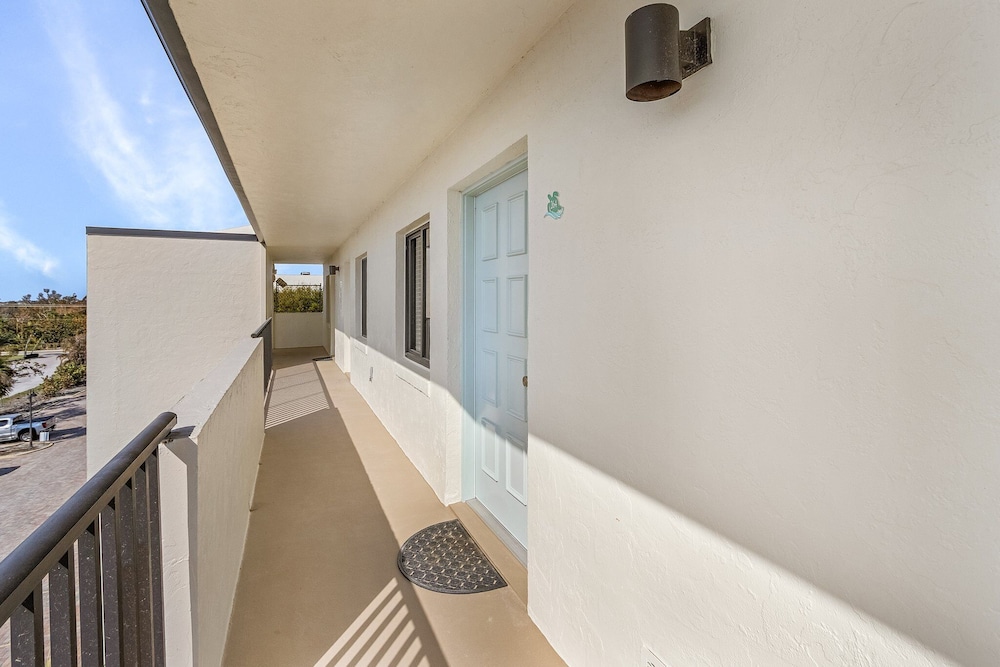 Beachfront Luxury Gulf Views Bikes Sanibel