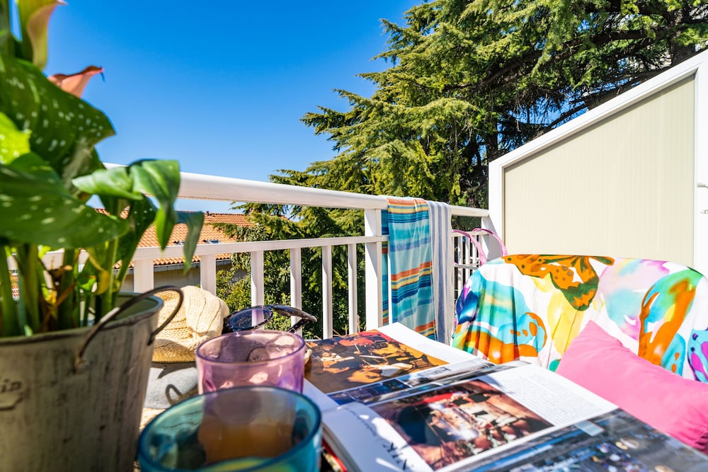Jele Rooms