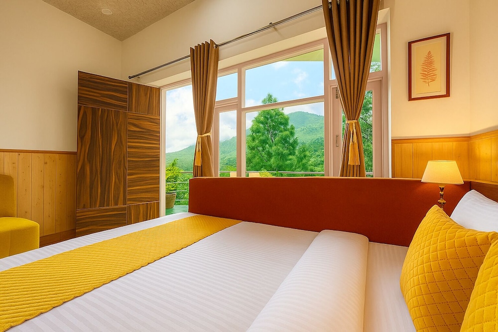 Hotel Shiva Lake - Near Mussoorie Lake