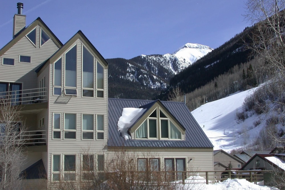 Viking Lodge 216 by Avantstay Great Ski Access, Walk to Downtown view 4