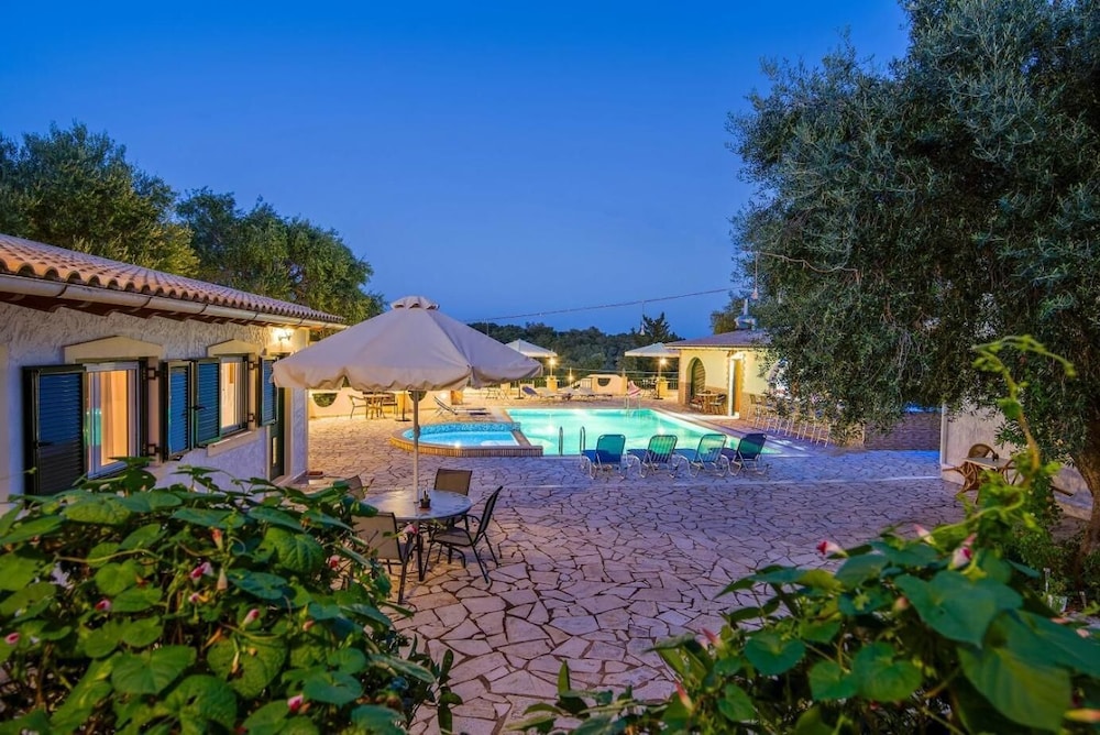 Olympia Paxos Apartment