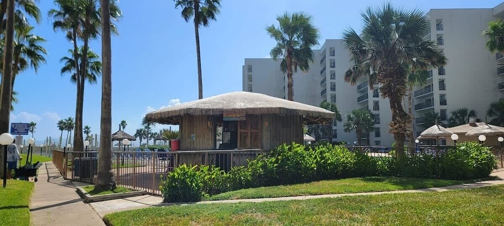 Saida Beachfront Luxe Condo Two Heated Pools 2 Bedroom Condo