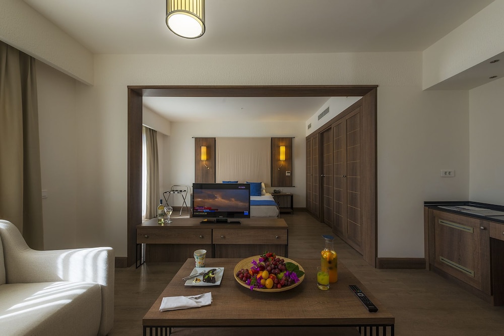 Liv Otel By Bellazure - Image 31
