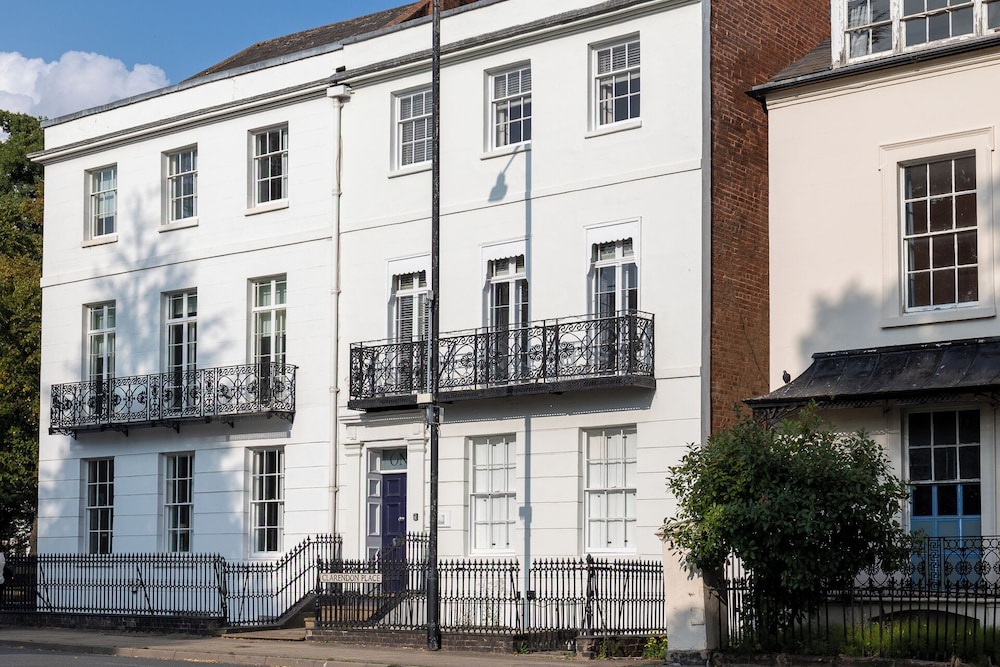 Elegant Townhouse&Basement in Leamington