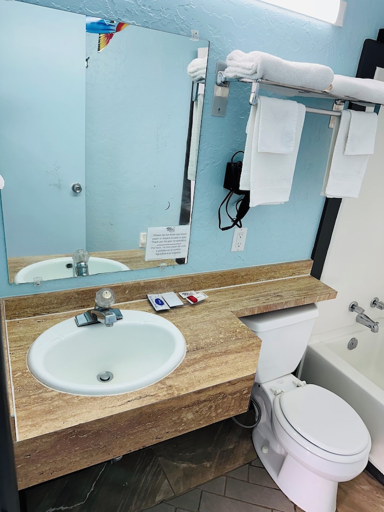 Emporia Vacations - Travel Inn  Suites - Property Image 13