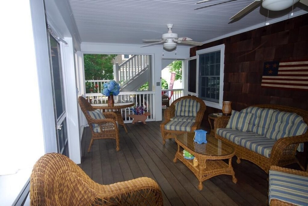 Country Club Drive 333