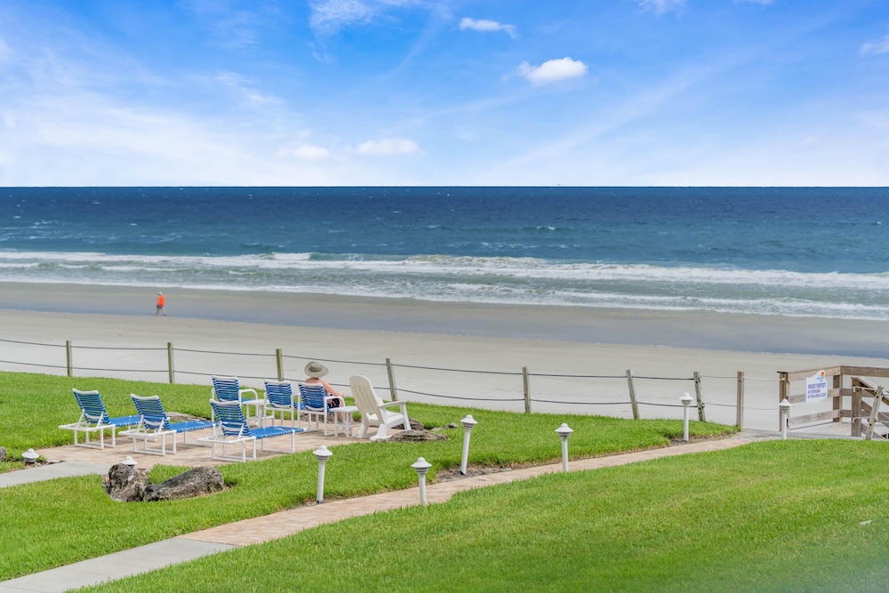 Colony Beach Club 249