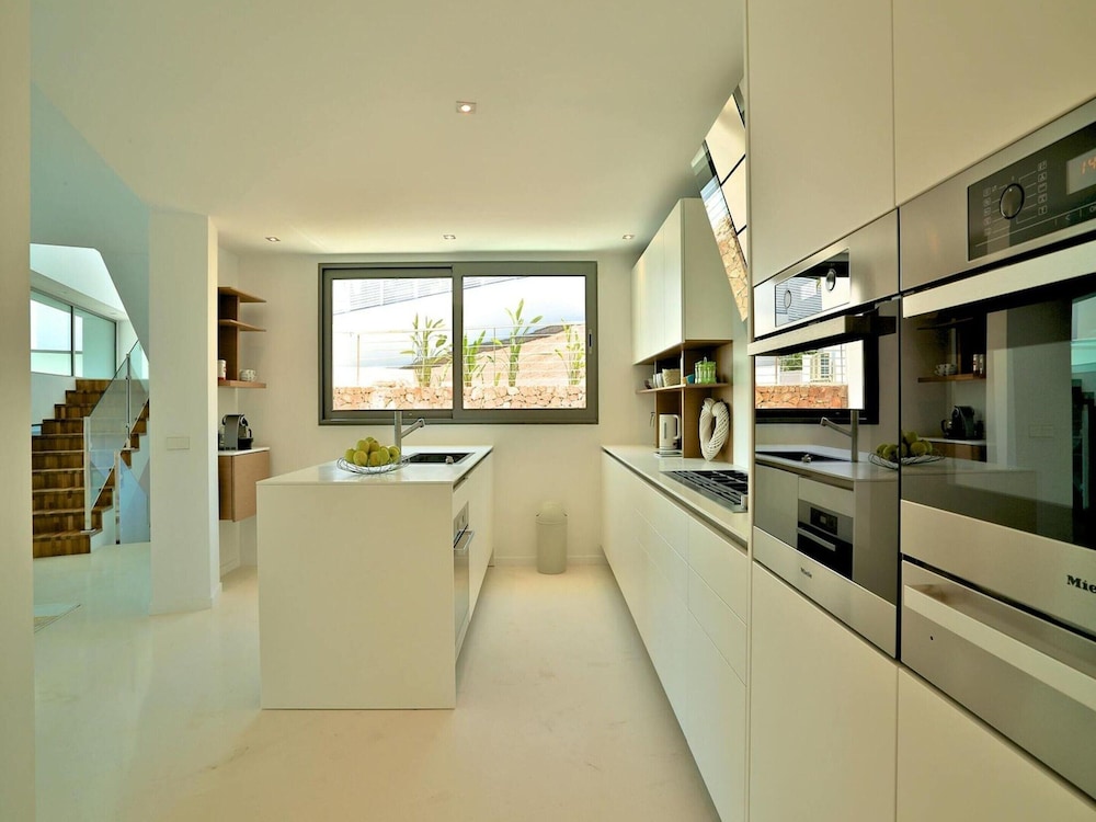 Modern Holiday Home With Vast Terracing