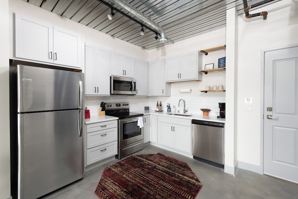 Brewery District Apartment Near Fiserv with Rooftop, Gym, and Parking