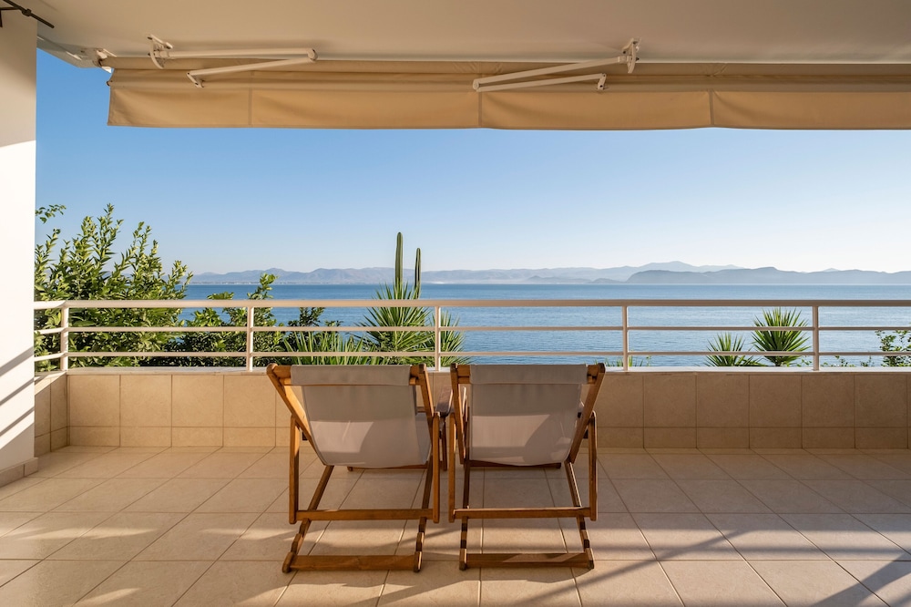 Meli Apartments & Villas