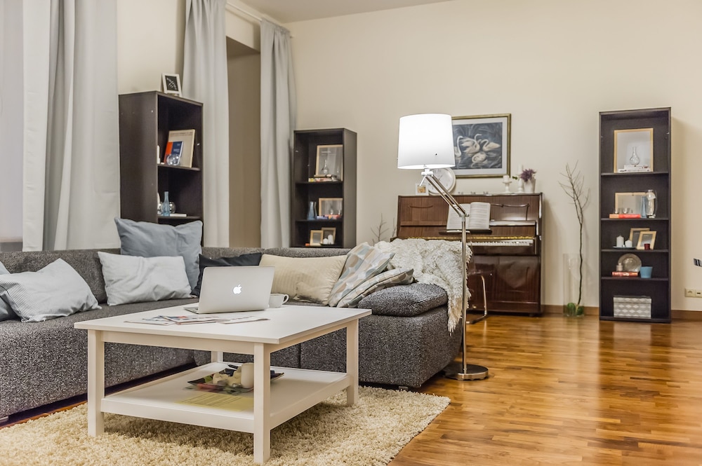 GM Apartment Serafimovicha 2