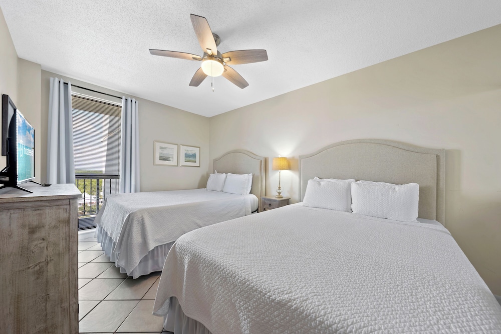 Pelican Pointe by Hosteeva