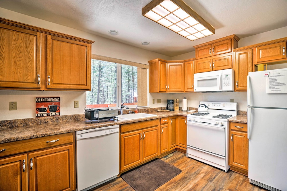Lake Tahoe Vacations - South Lake Tahoe Home w/ Deck: 4 Mi to Heavenly! - Property Image 16