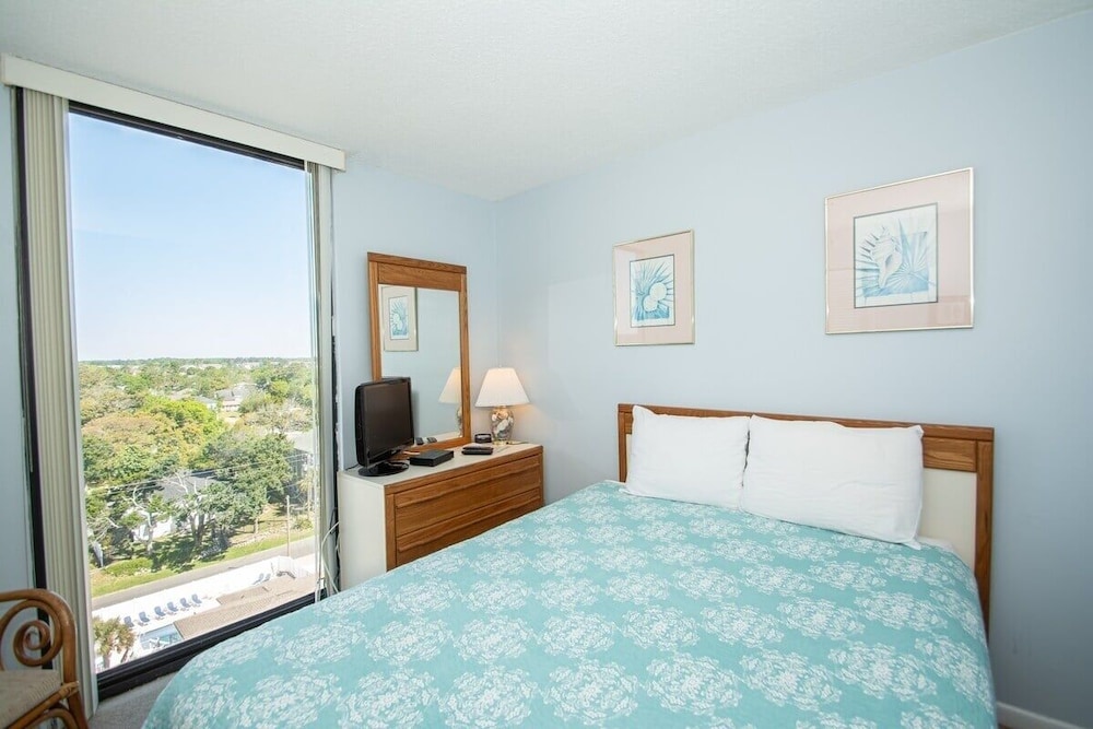 Sea Castle 8g 3 Bedroom Condo