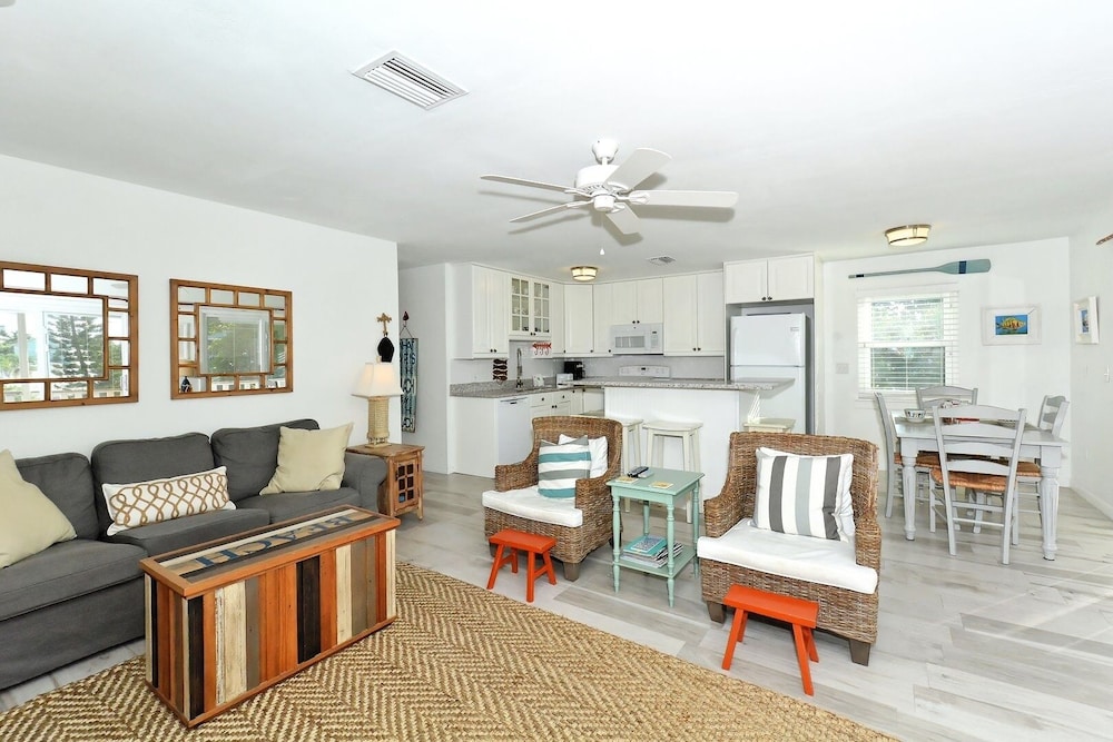 Tarpon Pointe 2 Bedroom Home by Redawning
