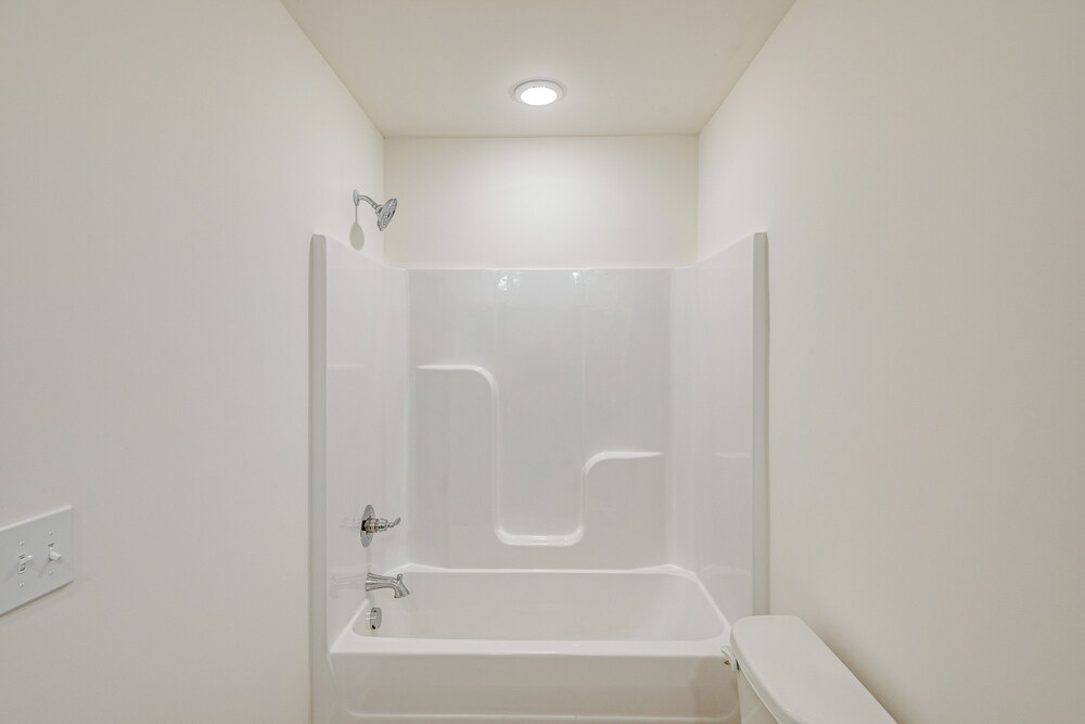 15 Mi to Dtwn Huntsville: Newly Built Home!