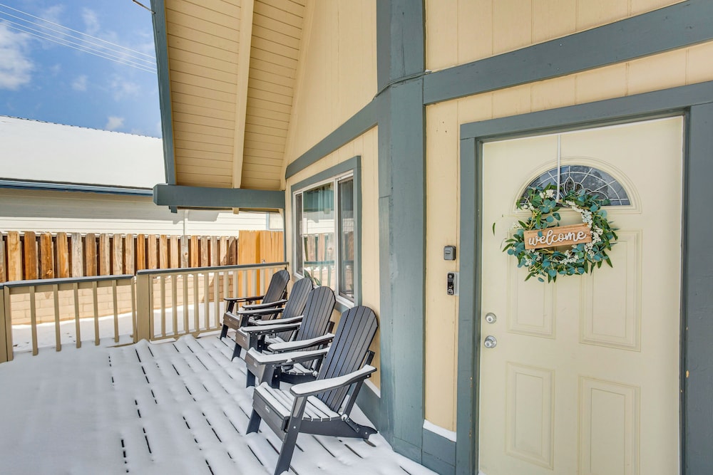 7 Mi to Big Bear Lake: A-frame Home w/ Deck!