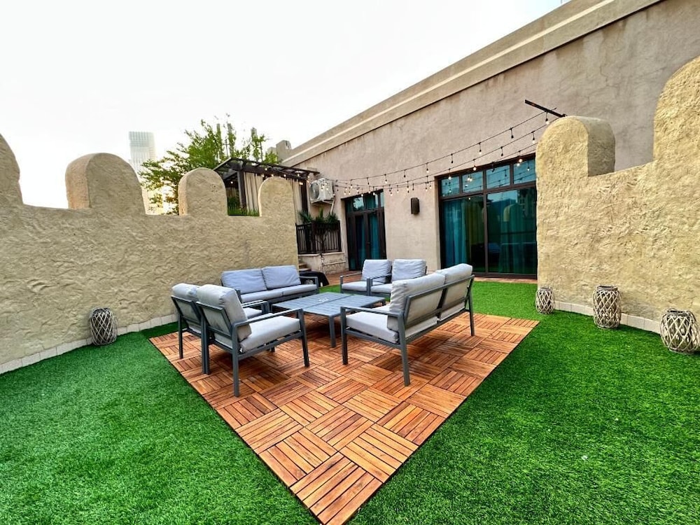 Durrani Homes - Unique Garden Apt at Souk Al Bahar besides Dubai Mall & Burjkhalifa with private jaccuzi