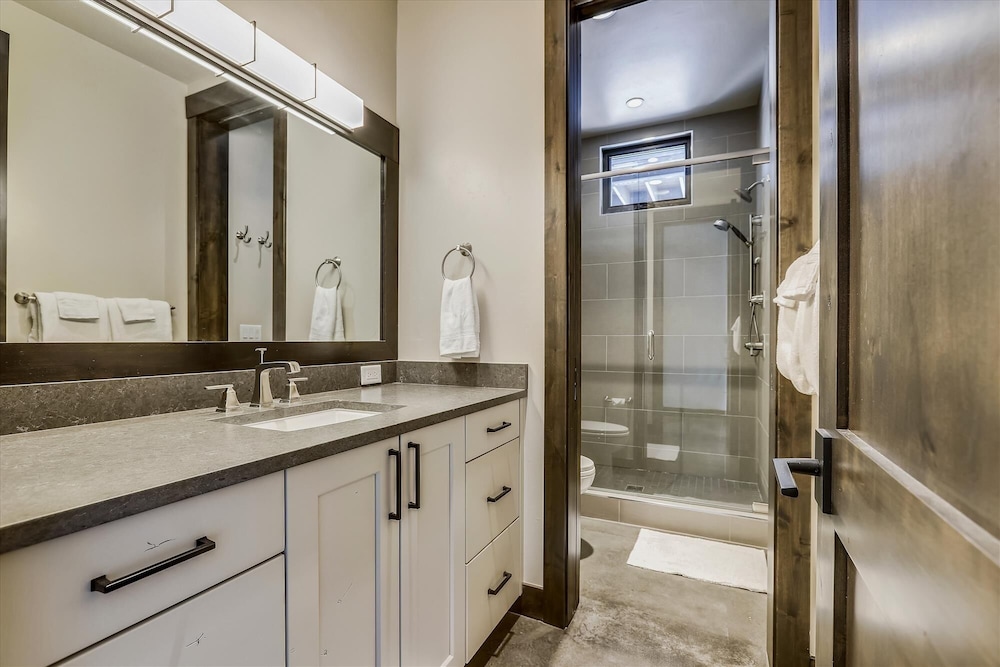 Barton Creek Vista 6 Bedroom Home
