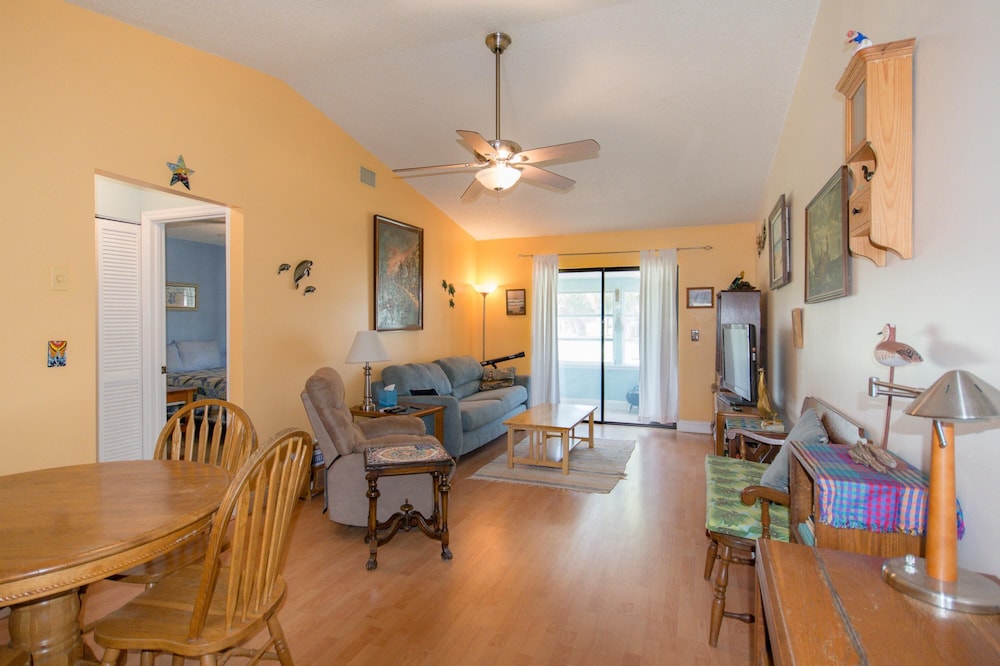 Charming Home Looks out Onto Hidden Lakes Golf Course 1152f view 3
