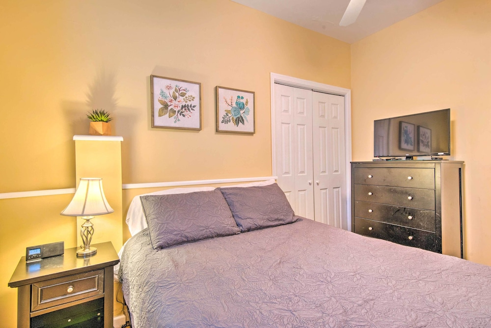 Community Perks & Deck: Lake Harmony Townhome! view 5
