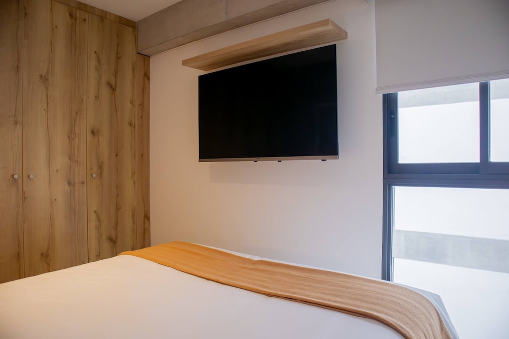 w Phenomenal 1BR w Balcony in Barranco