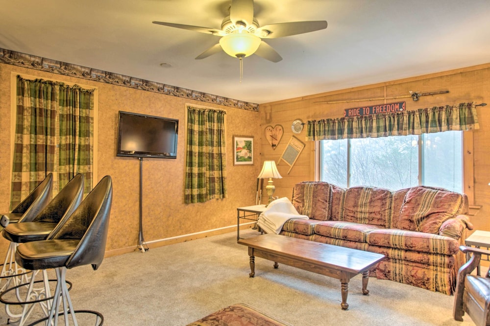Spacious Bethlehem Mountaintop Home w/ Deck & View