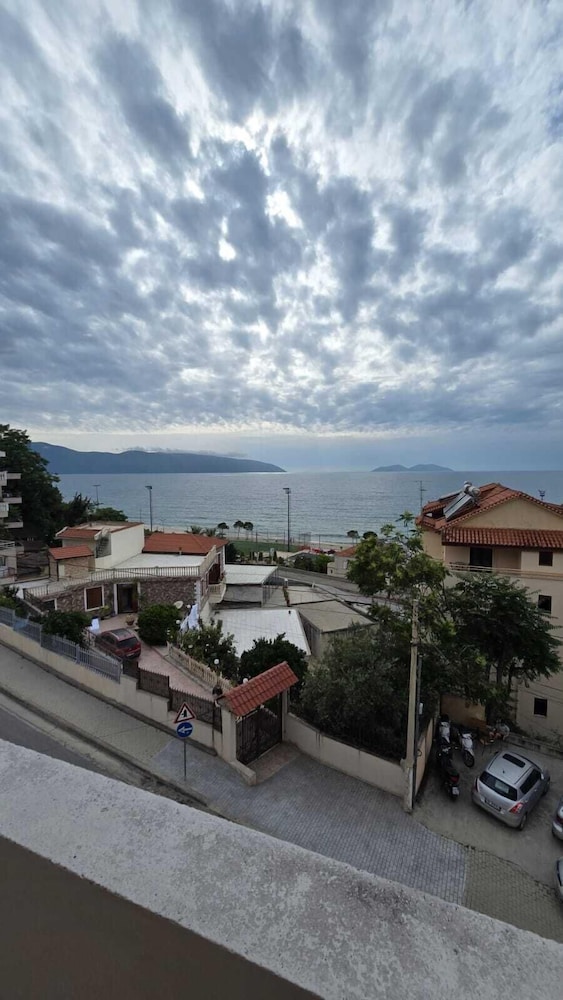 Tirent Apartment - Your Beach Home in Vlorë
