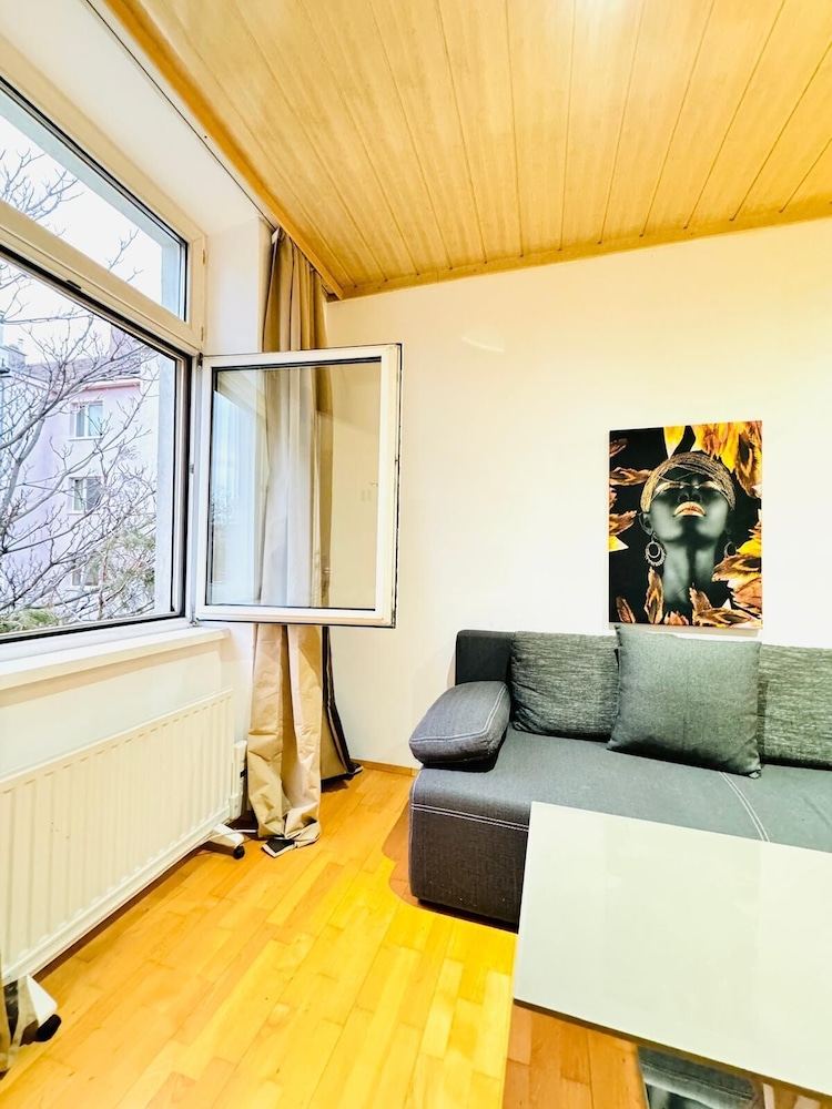 Cozy 4BR Apt for 12P Near FAC Platz