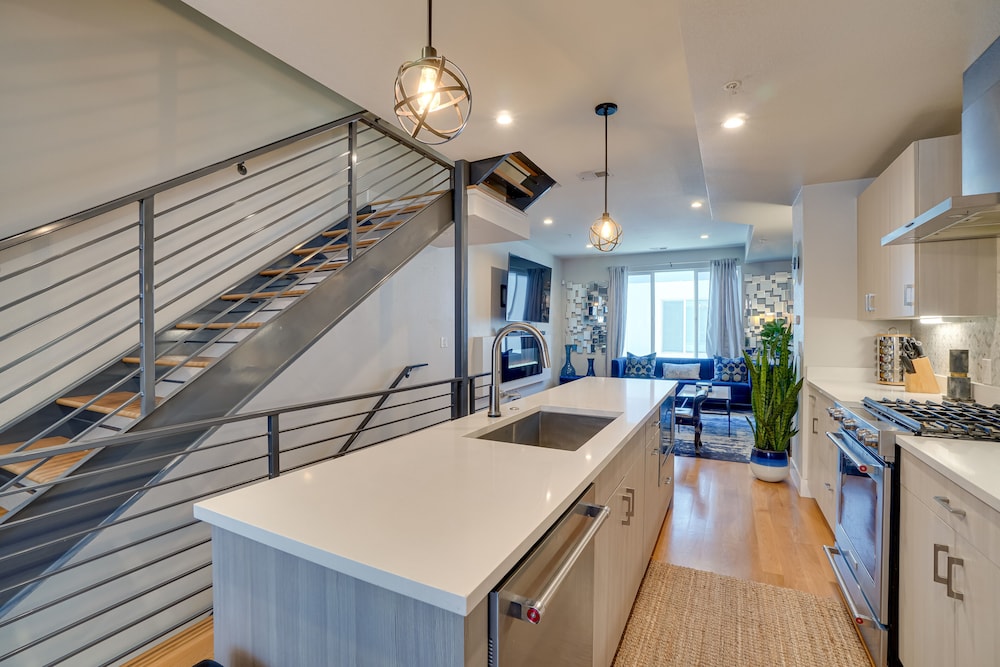 Rooftop Deck & Mtn Views: Luxe Denver Home